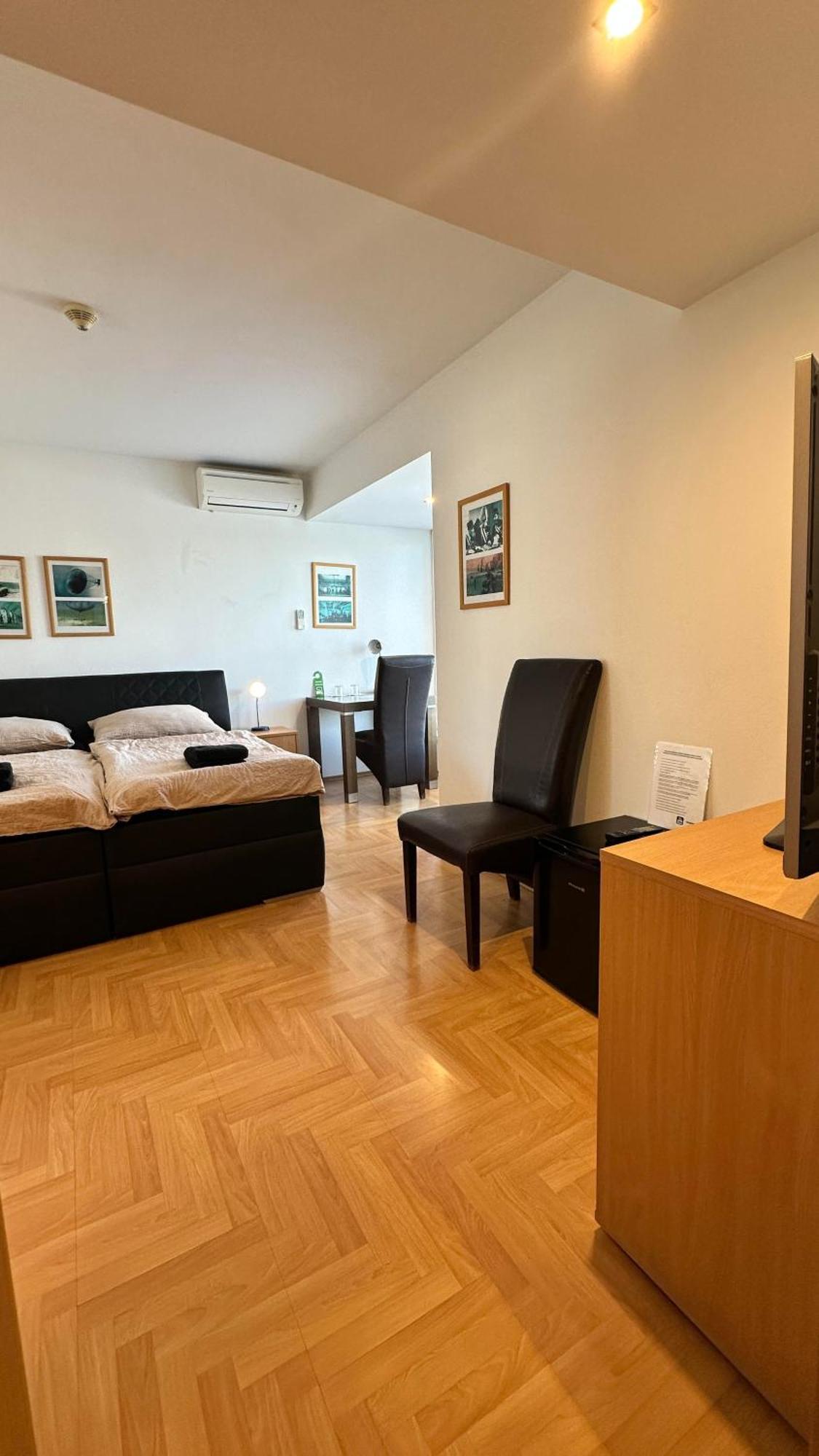 Hotel Muza Košice Buitenkant foto